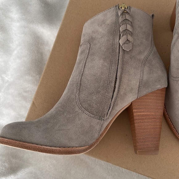 Brand new Joie dalton booties size 37 - color dove - Picture 2 of 12